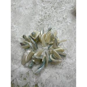 Vintage Bold & Beautiful Blue Iridescent Beaded Shell Pieces Stretch Bracelet